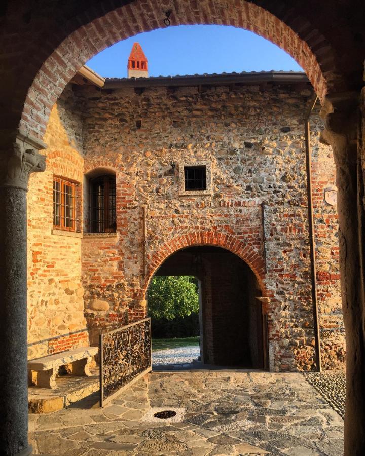 Castello Di Cernusco Lombardone Bed & Breakfast エクステリア 写真