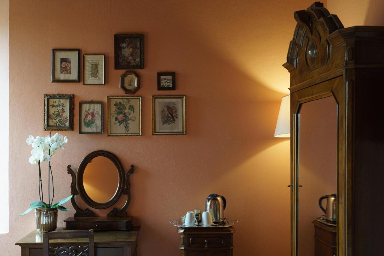 Castello Di Cernusco Lombardone Bed & Breakfast エクステリア 写真