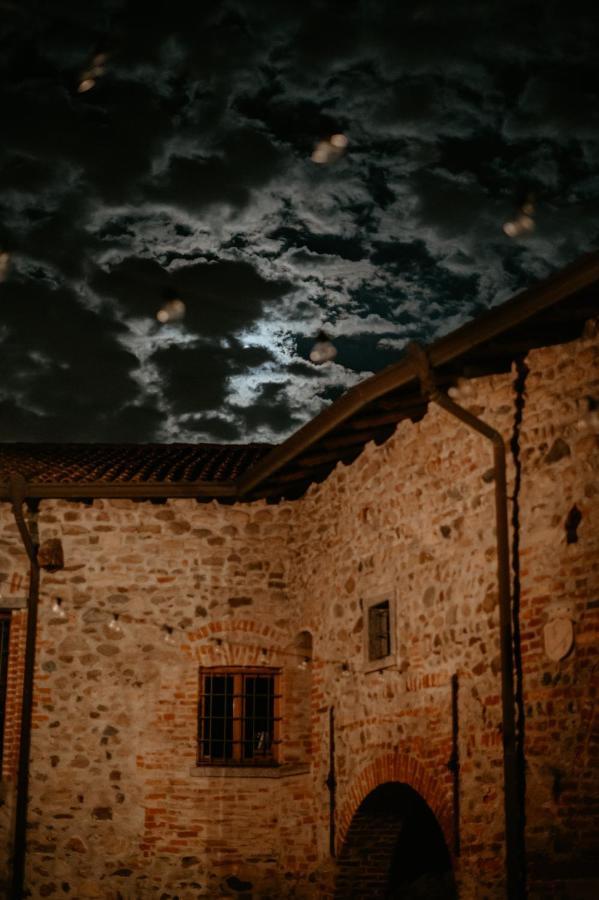 Castello Di Cernusco Lombardone Bed & Breakfast エクステリア 写真