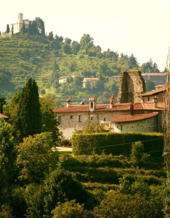 Castello Di Cernusco Lombardone Bed & Breakfast エクステリア 写真